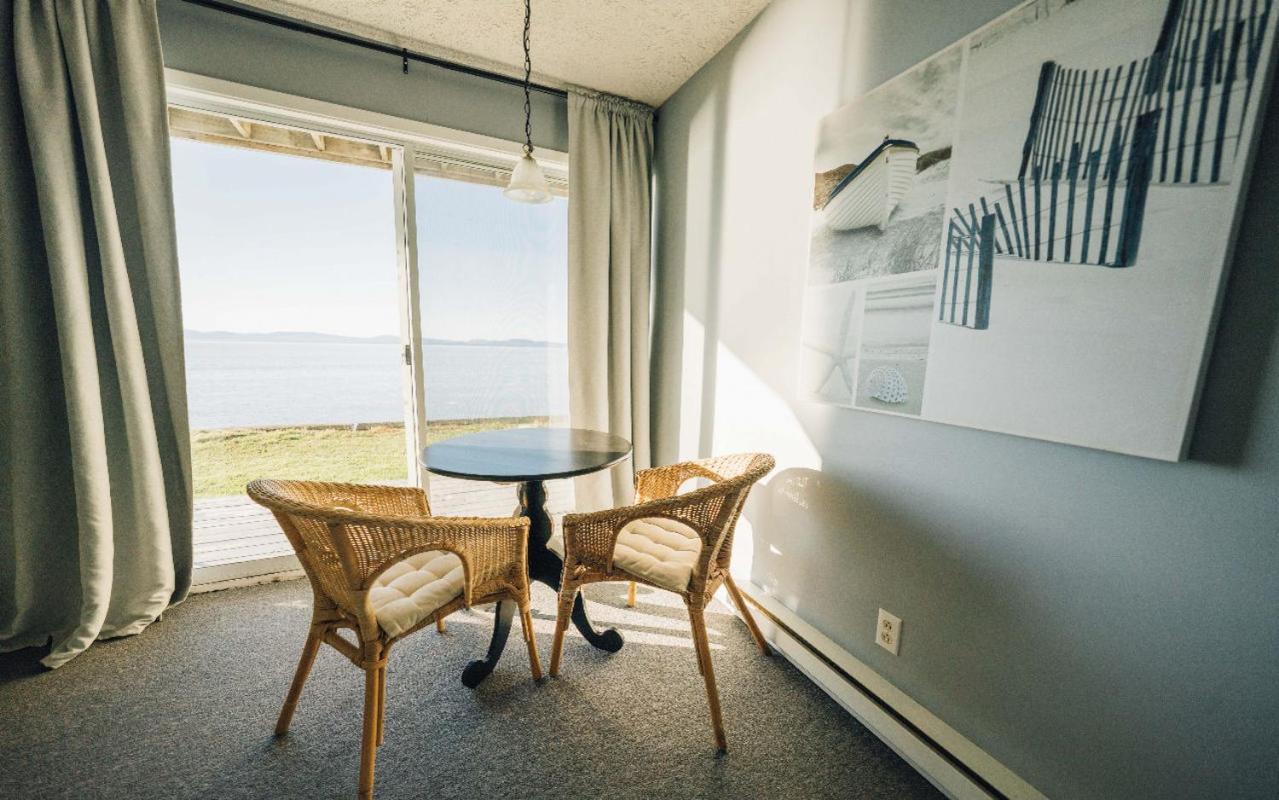 Auberge Sur Mer Notre-Dame-du-Portage Exteriör bild